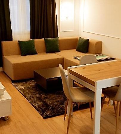 Old Train Apartment Τίρανα Εξωτερικό φωτογραφία
