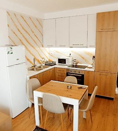 Old Train Apartment Τίρανα Εξωτερικό φωτογραφία