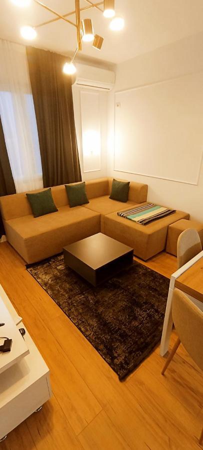 Old Train Apartment Τίρανα Εξωτερικό φωτογραφία